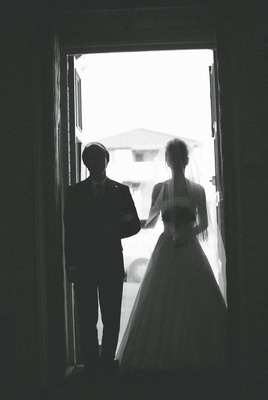 The bride keeps 'em waiting