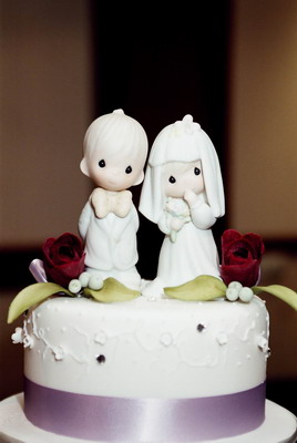 The Precious Moments Bride & Groom